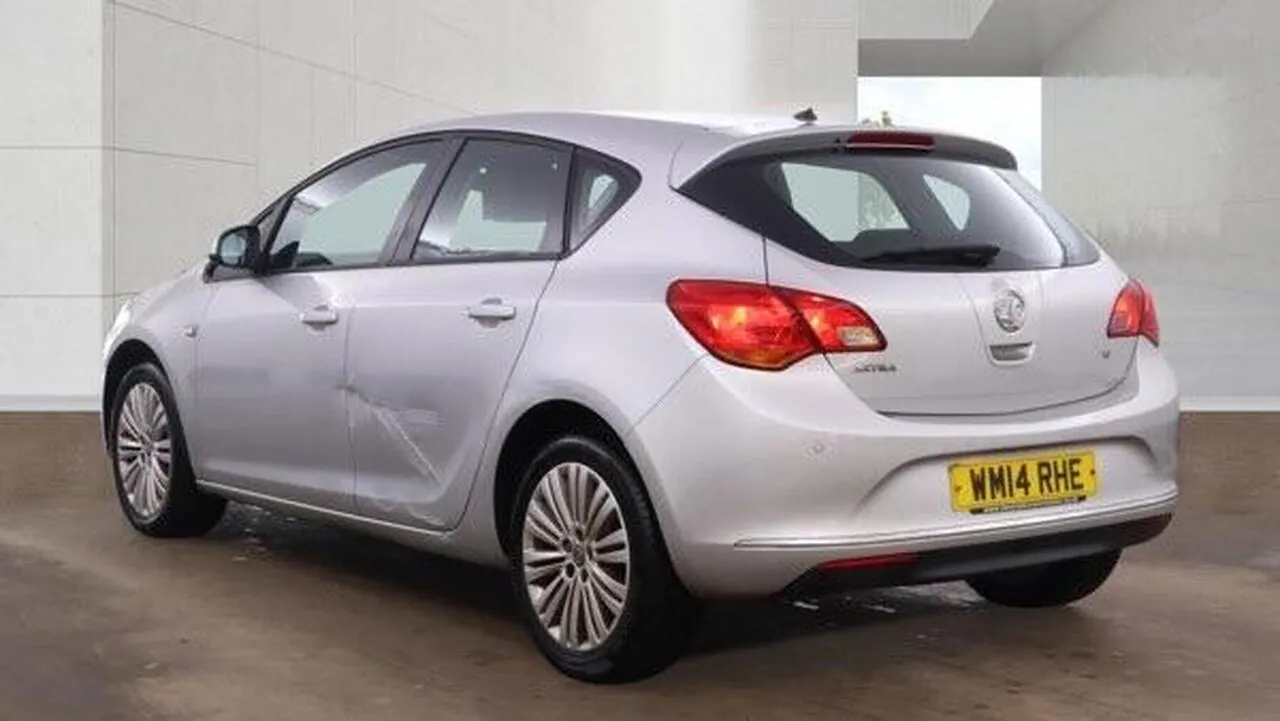 Vauxhall Astra 2014 photo 3