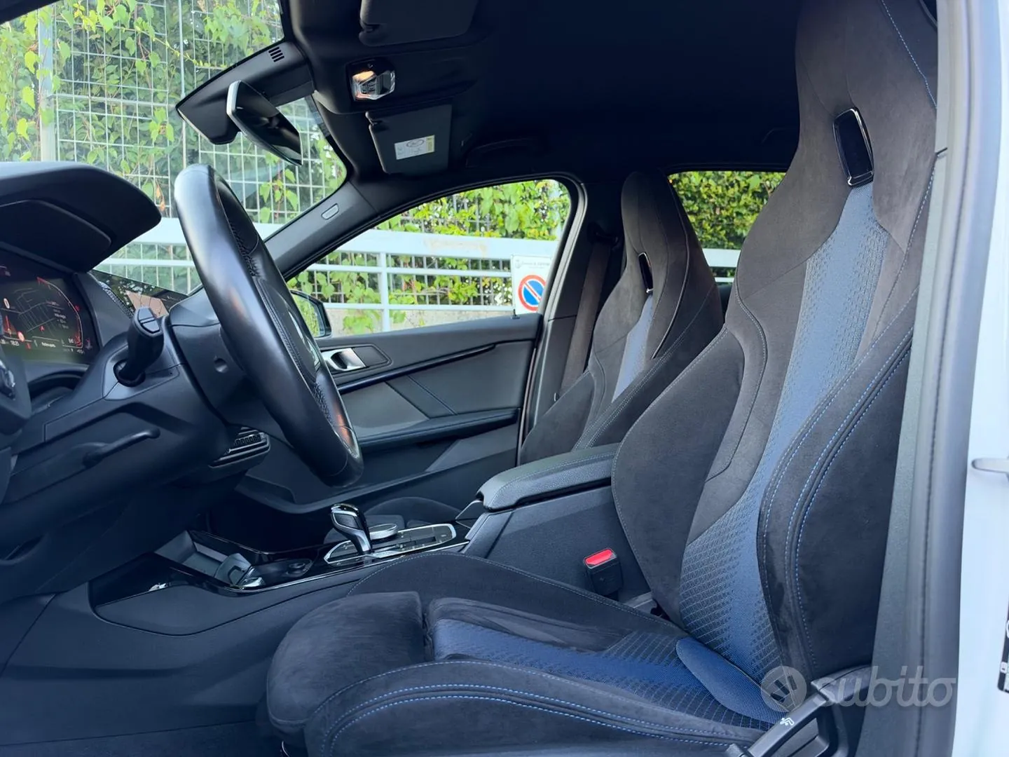 BMW 118I 2023 photo 2