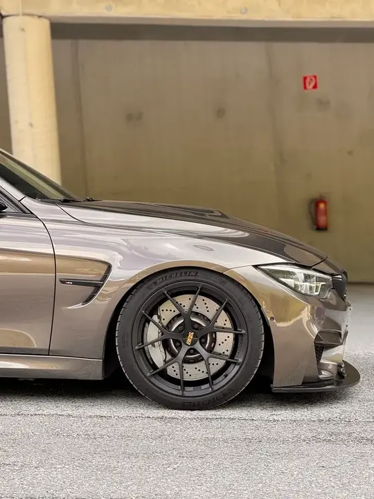 BMW 3 Series 2018 photo 2