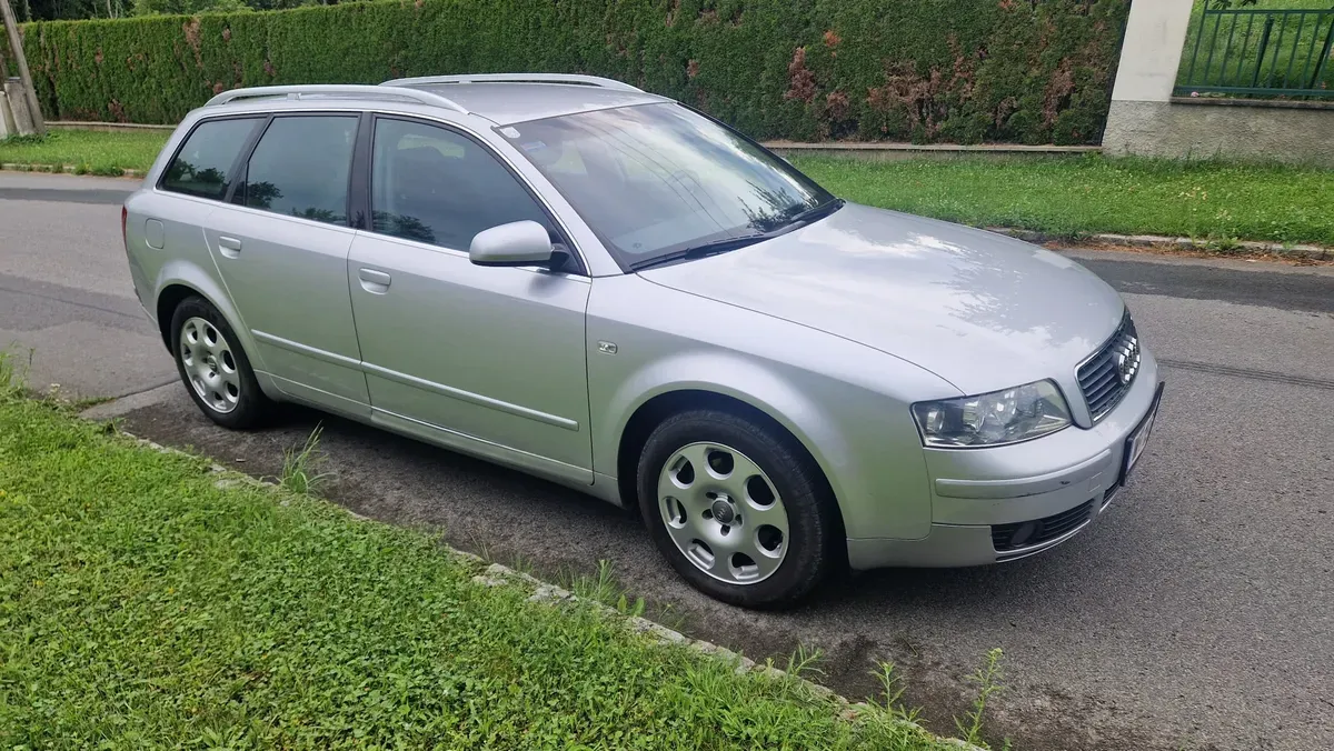 Audi A4 Avant 2004 photo 2