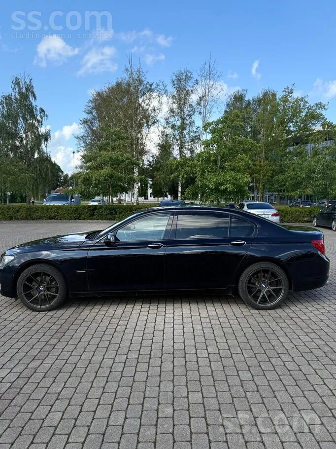 BMW 730 2010 photo 4