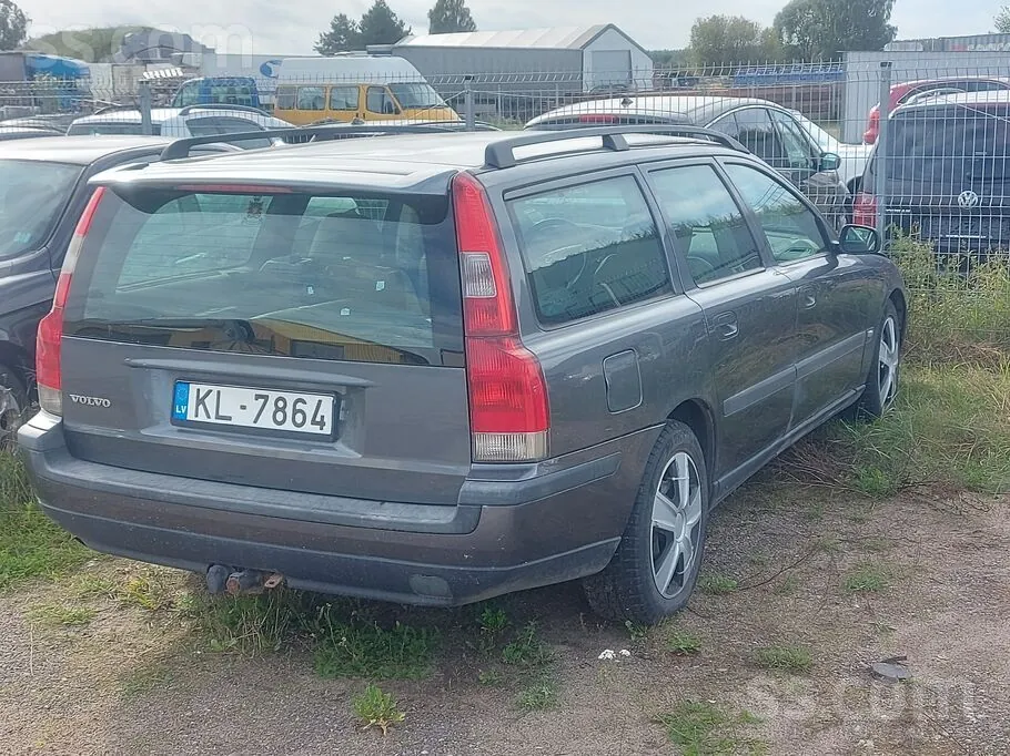 Volvo V70 2003 photo 2