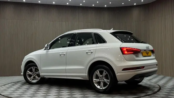 Audi Q3 2018 photo 2