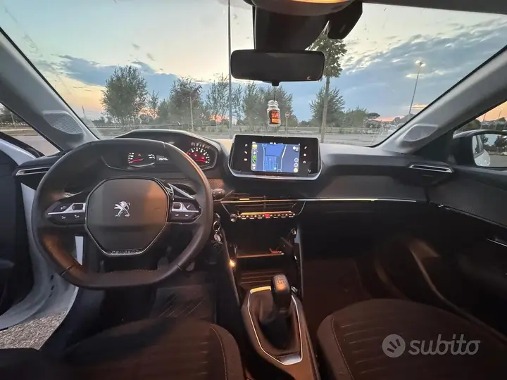 Peugeot 208 2023 photo 3