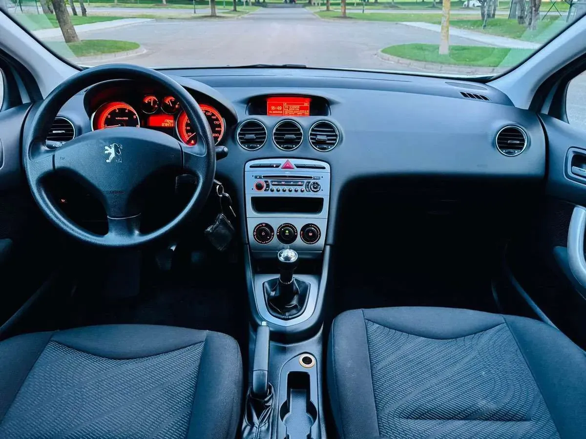 Peugeot 308 2008 photo 2