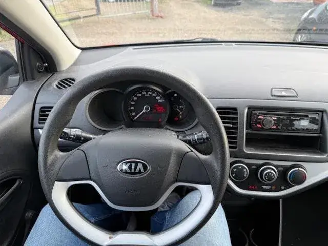 Kia Picanto 2012 photo 2