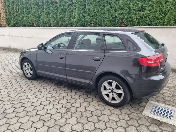 Audi A3 2010 photo 2