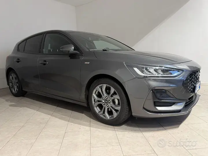 Ford Focus 2023 photo 2