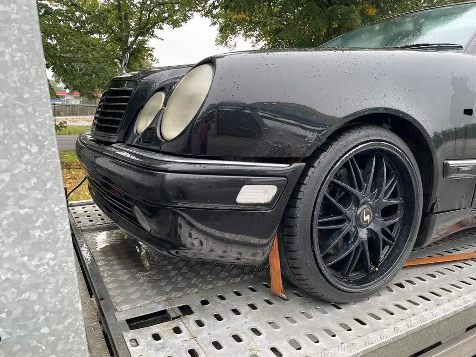 Mercedes-Benz W210