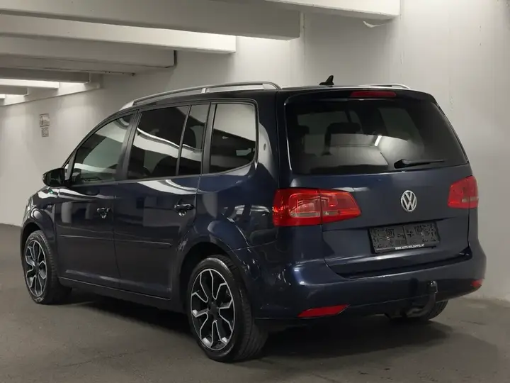 Volkswagen Touran 2013 photo 2