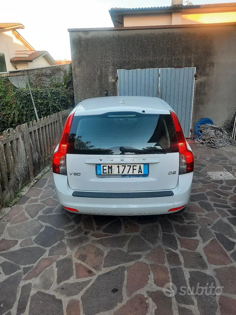 Volvo V50 2012 photo 4