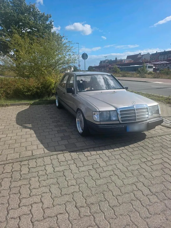 Mercedes-Benz W124