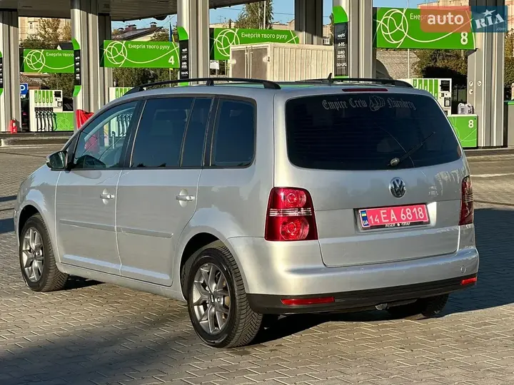 Volkswagen Touran 2009 photo 4