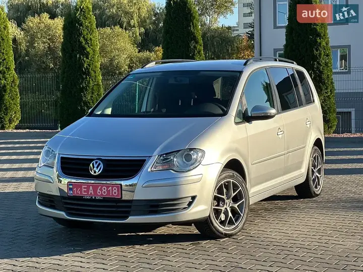 Volkswagen Touran 2009 photo 2
