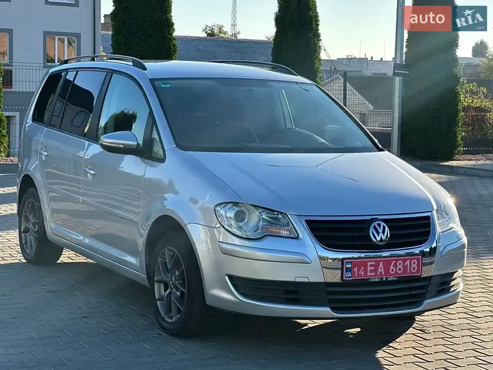 Volkswagen Touran 2009 photo 3
