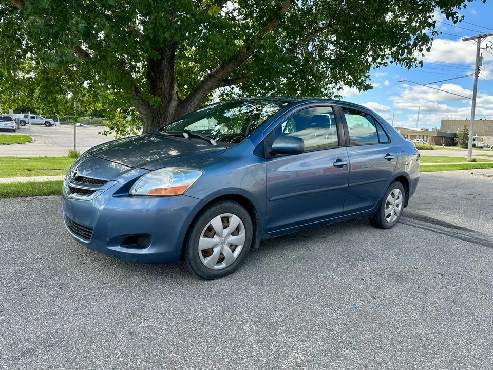 Toyota Yaris 2007 photo 2