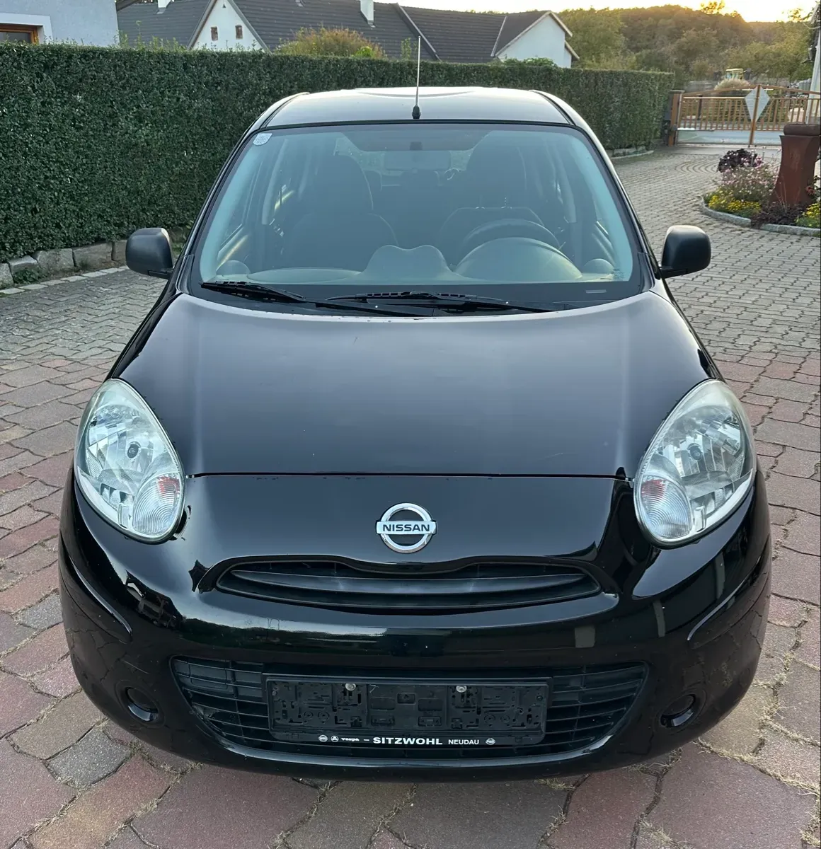 Nissan Micra 2012 photo 2