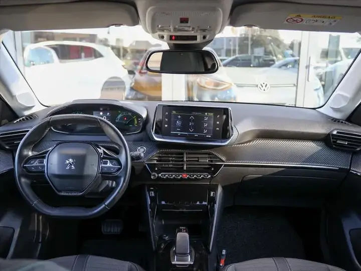 Peugeot E-208 2022 photo 3