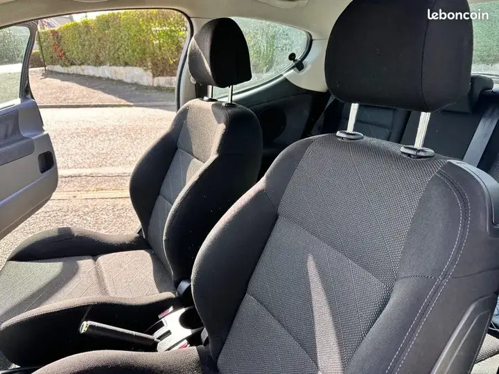 Peugeot 207 2007 photo 2