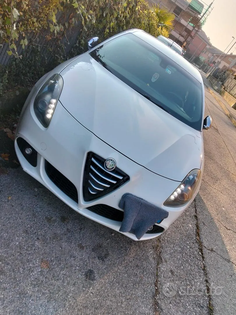 Alfa Romeo Giulietta 2012 photo 5