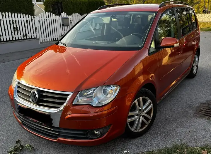 Volkswagen Touran 2008 photo 2