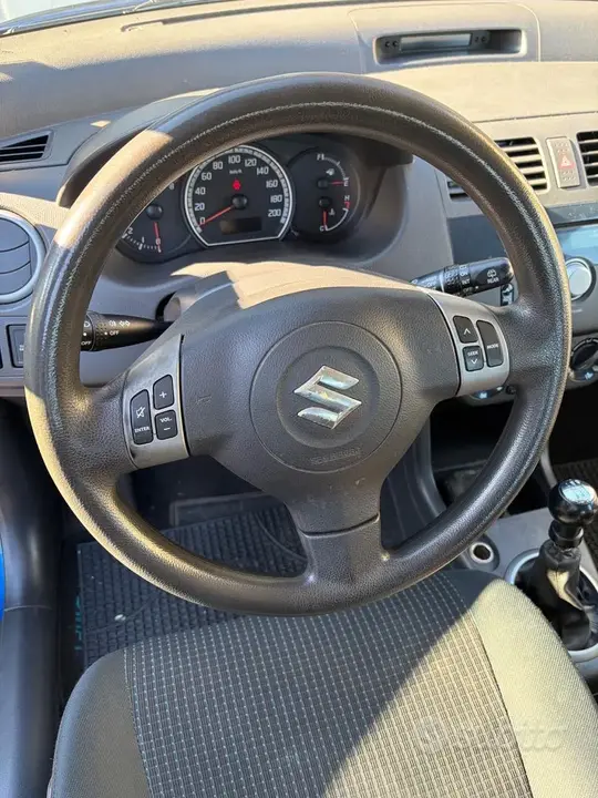 Suzuki Swift 2006 photo 2