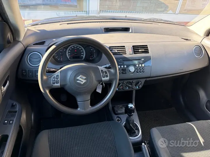 Suzuki Swift 2006 photo 3