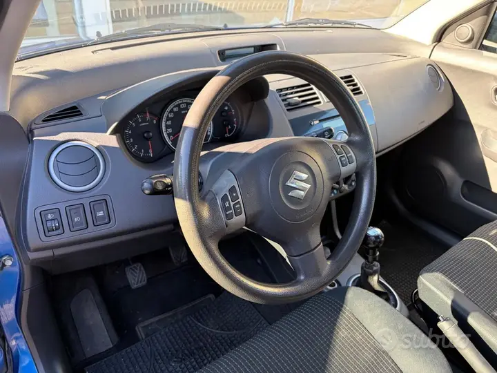 Suzuki Swift 2006 photo 4
