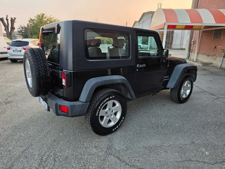 Jeep Wrangler 2010 photo 2