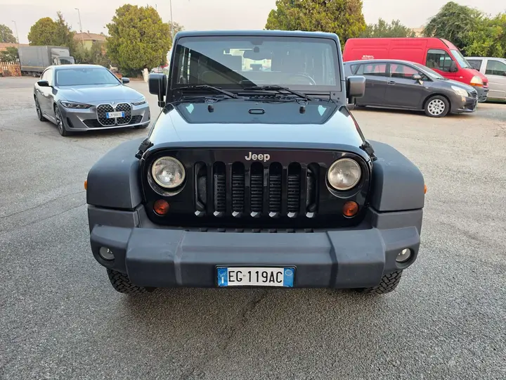 Jeep Wrangler 2010 photo 3
