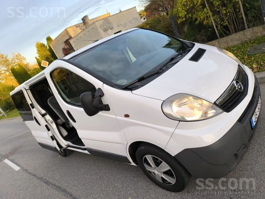Opel Vivaro 2010 photo 3