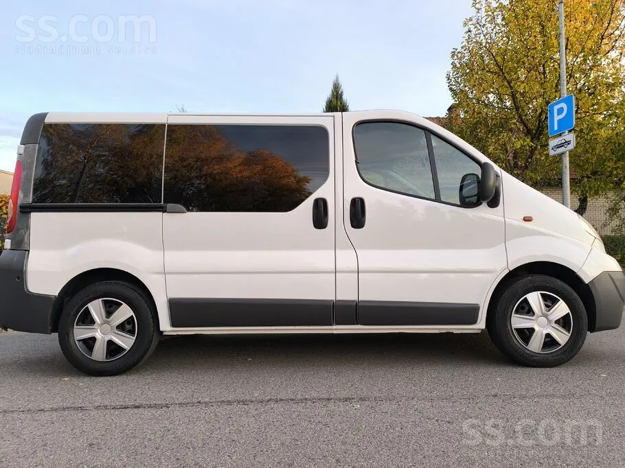Opel Vivaro 2010 photo 2