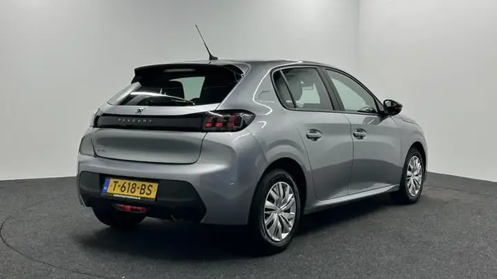 Peugeot 208 2023 photo 2