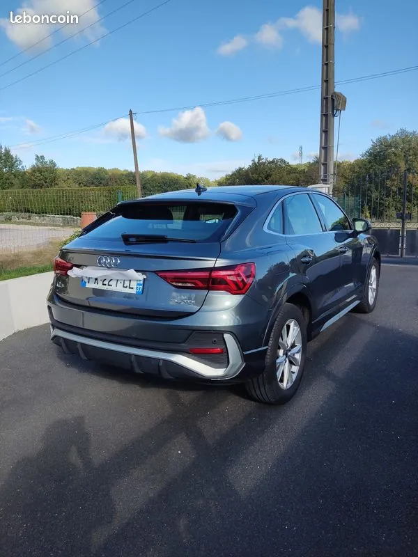 Audi Q3 2021 photo 2