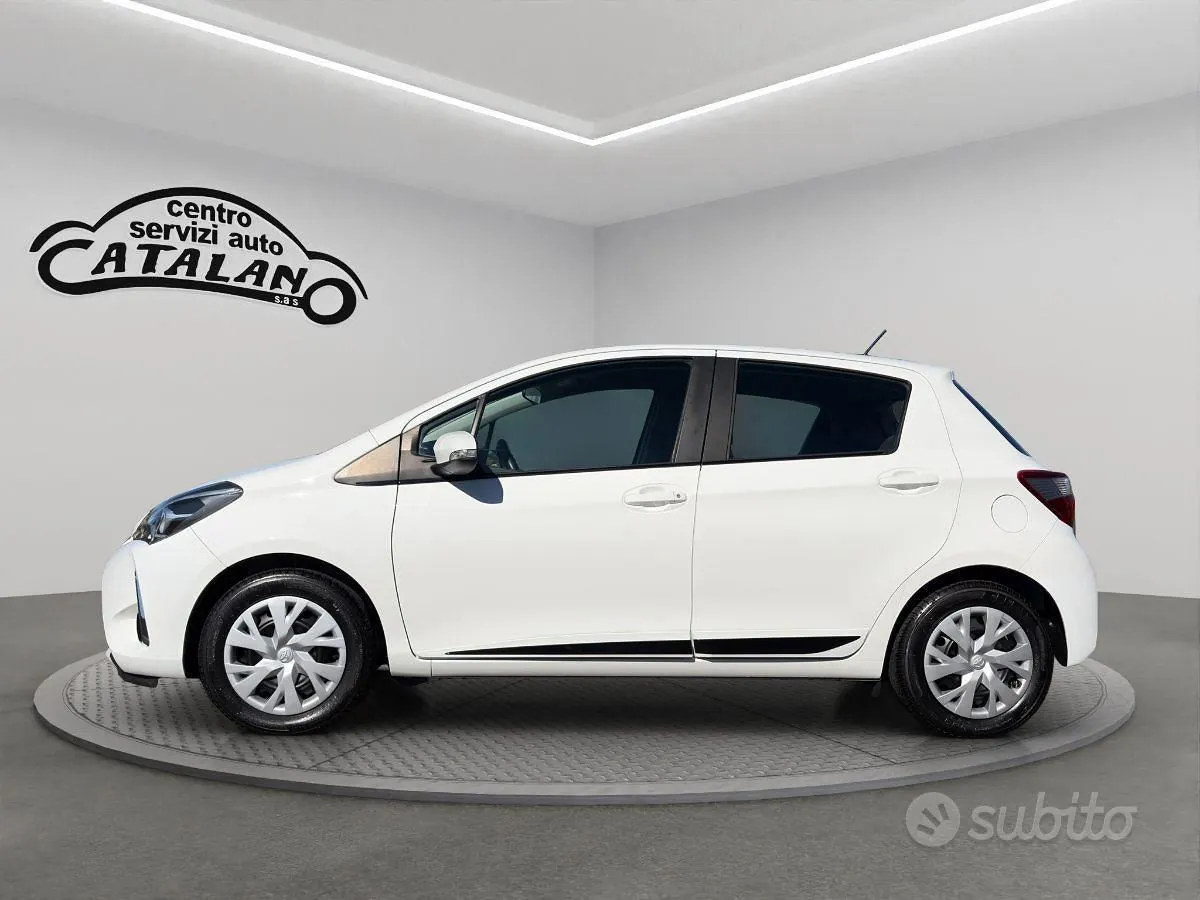 Toyota Yaris 2018 photo 2