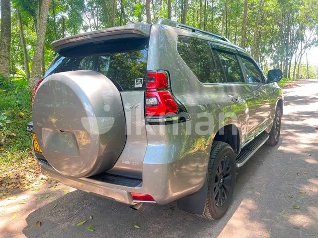 Toyota Land Cruiser Prado 2017 photo 4