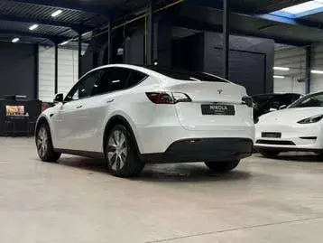 Tesla Model Y 2024 photo 2