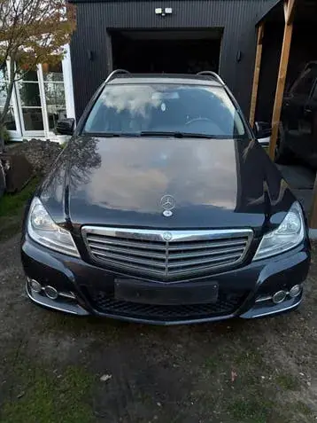 Mercedes-Benz C180