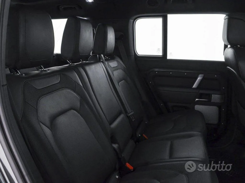 Land Rover Defender 2023 photo 5