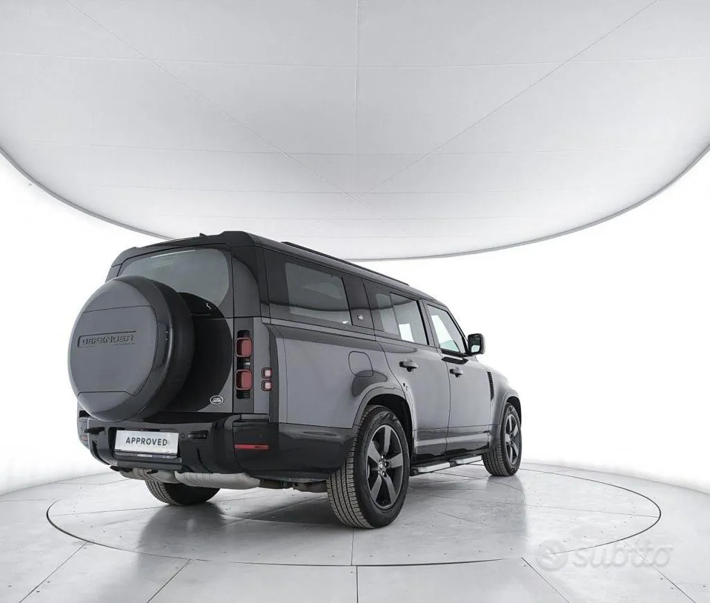 Land Rover Defender 2023 photo 2