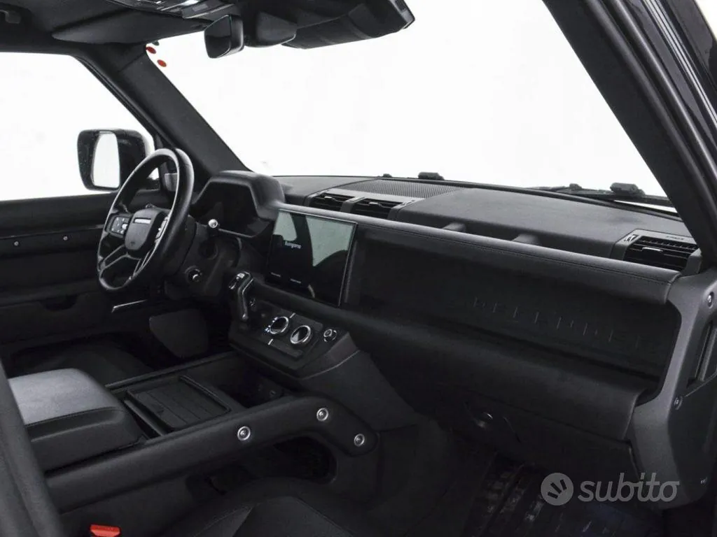 Land Rover Defender 2023 photo 3