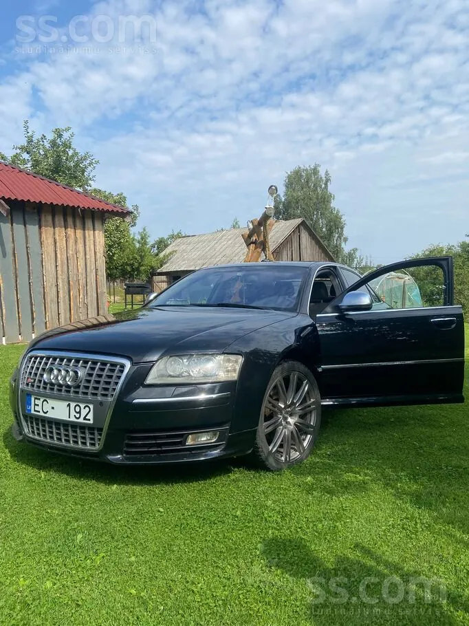 Audi A8 2004 photo 2