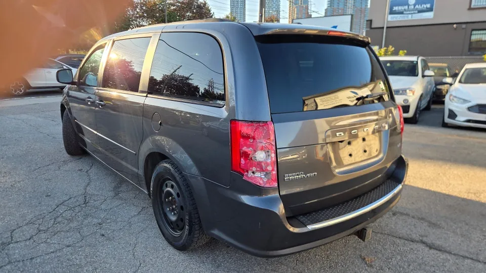 Dodge Grand Caravan 2016 photo 3