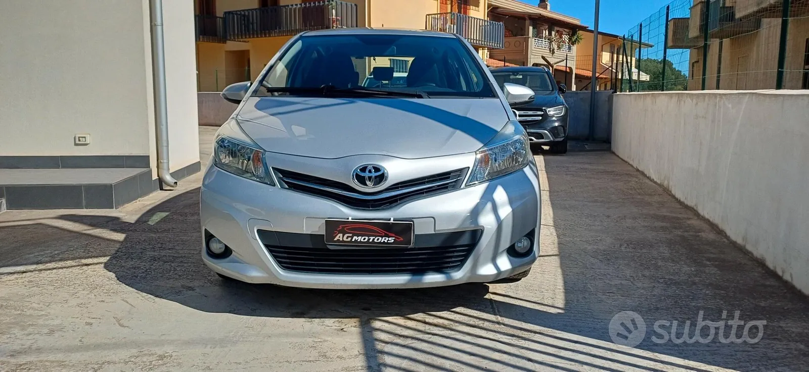 Toyota Yaris 2012 photo 2