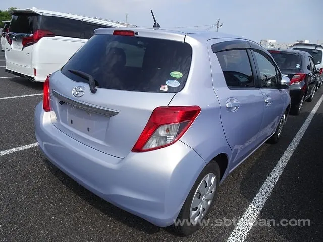 Toyota Vitz 2013 photo 4