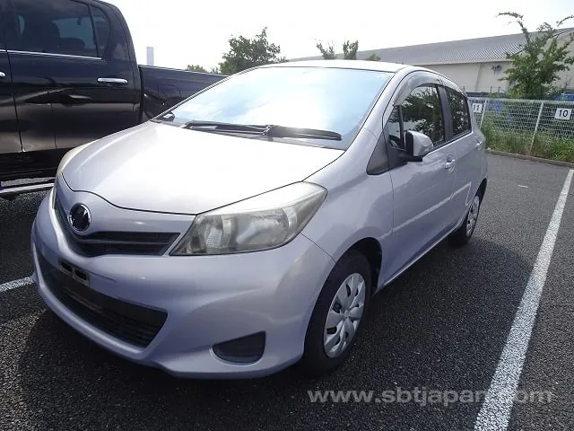 Toyota Vitz 2013 photo 2