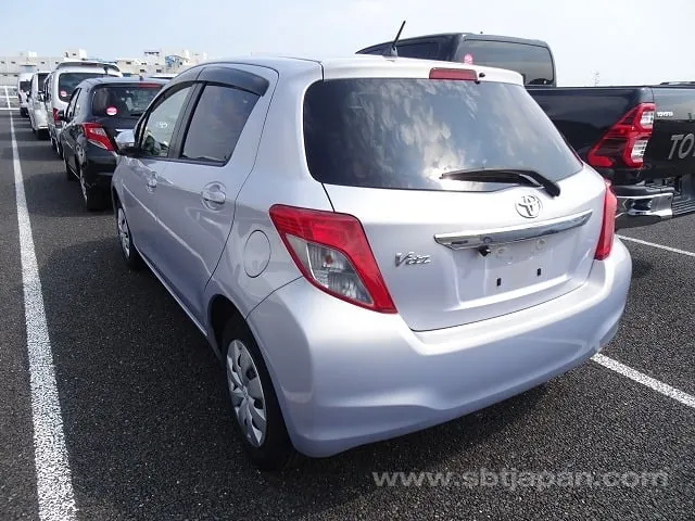 Toyota Vitz 2013 photo 3