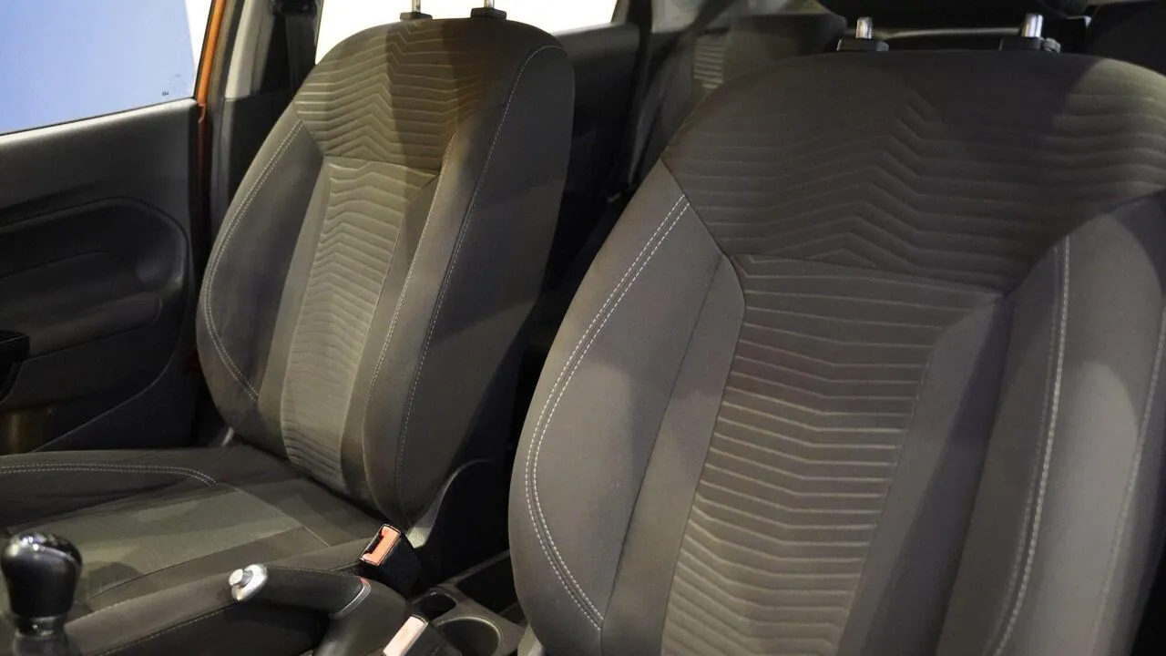 Ford Fiesta 2014 photo 2