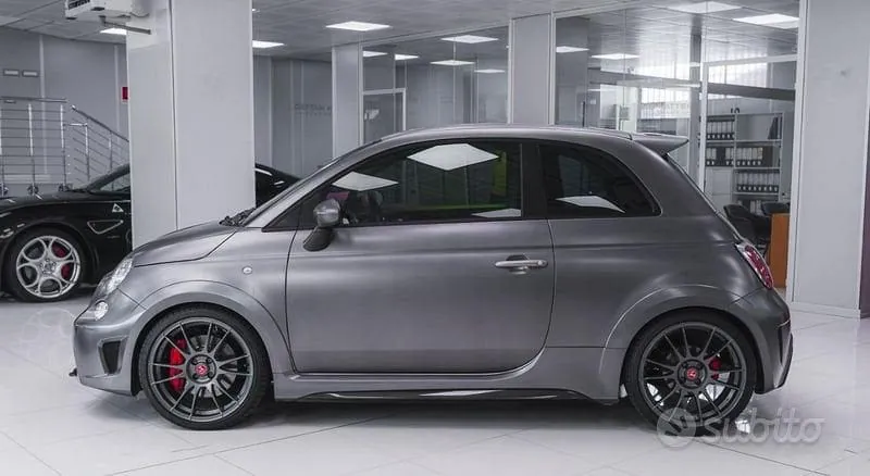 Abarth 695 2015 photo 3