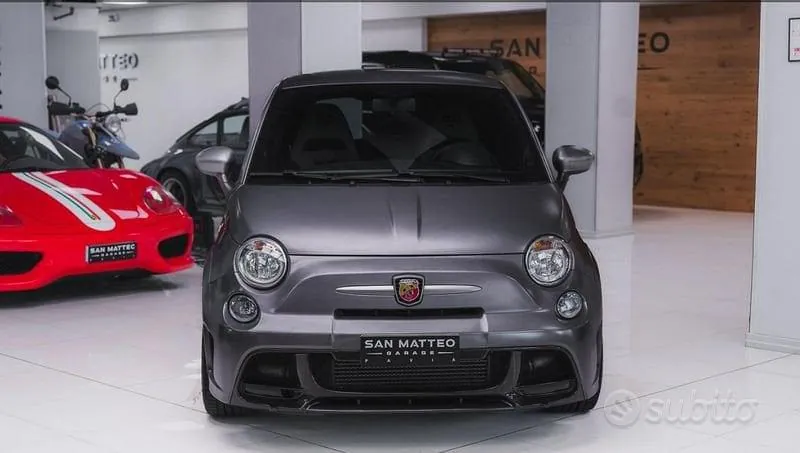 Abarth 695 2015 photo 2